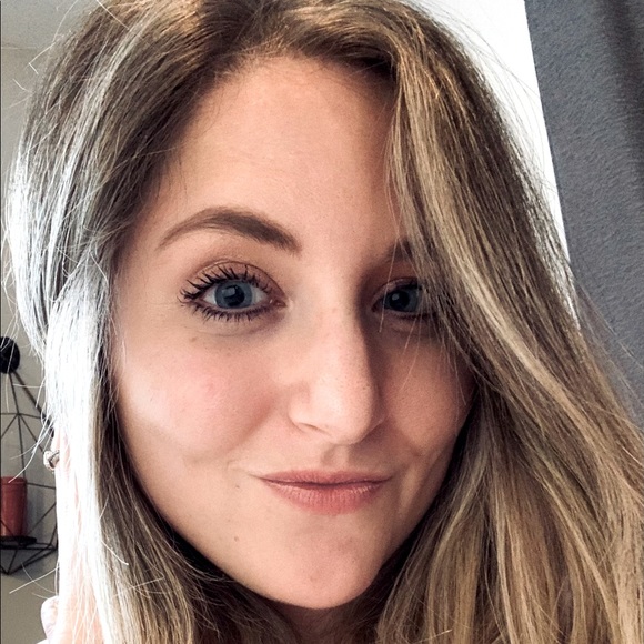 Meet your Posher, Ally - Picture 1 of 4